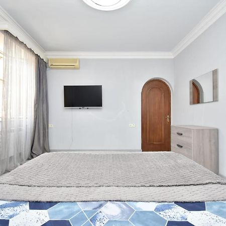 Luxury Spacious Apartment On Saryan Street.Centre Yerevan Exterior photo