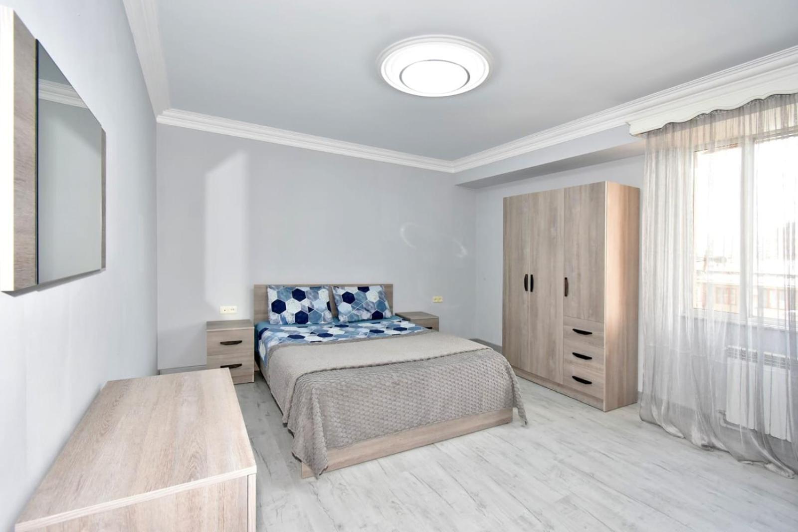 Luxury Spacious Apartment On Saryan Street.Centre Yerevan Exterior photo