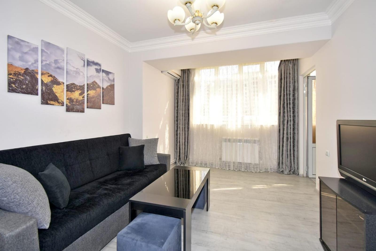 Luxury Spacious Apartment On Saryan Street.Centre Yerevan Exterior photo