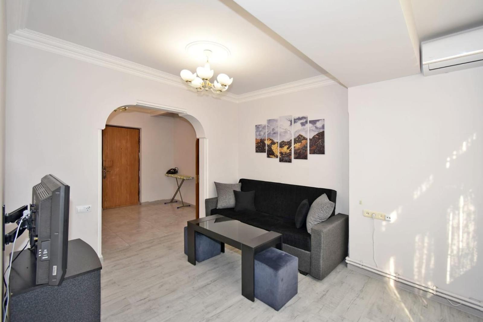 Luxury Spacious Apartment On Saryan Street.Centre Yerevan Exterior photo